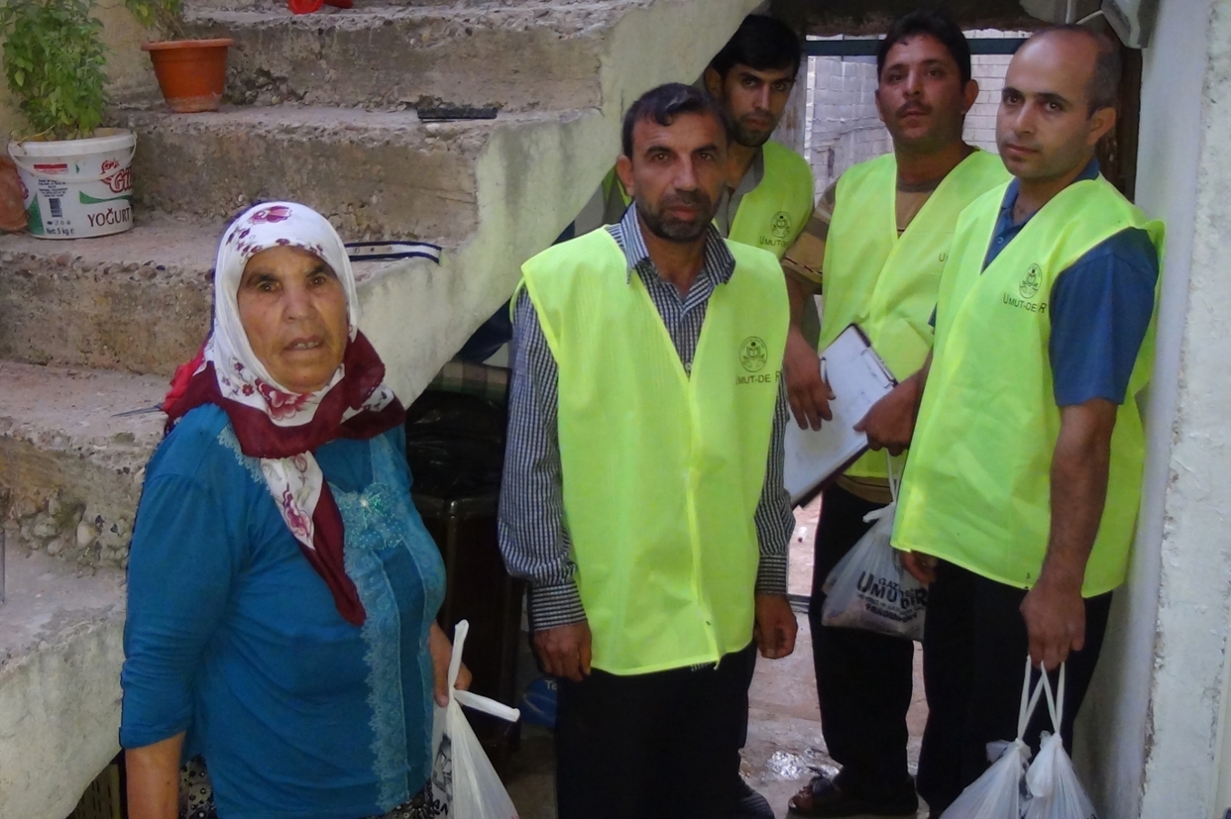 Gaziantep Umut Der Yasin Börü anısına binlerce aileye et dağıttı